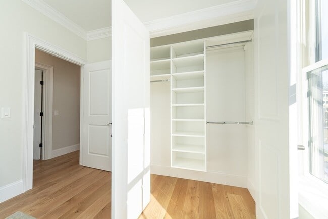 Building Photo - 106 Forest Hills St