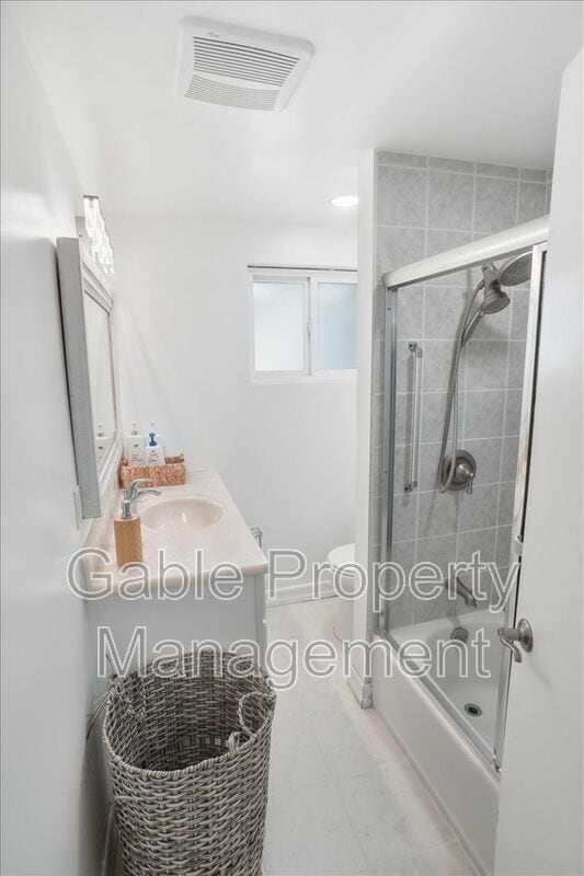 Building Photo - 27453 Santa Clarita Rd