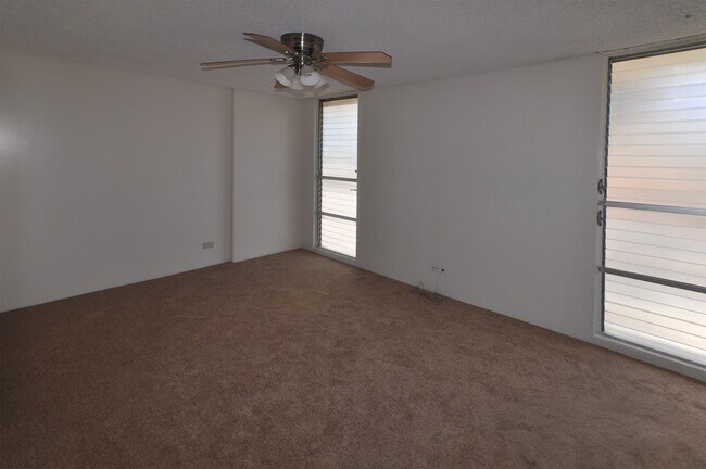 Building Photo - 2222 Aloha Dr