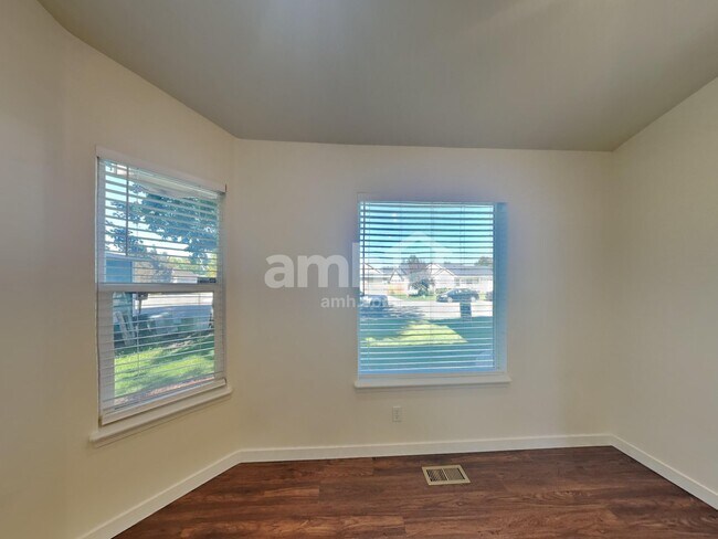 Building Photo - 1405 W Chance Ct