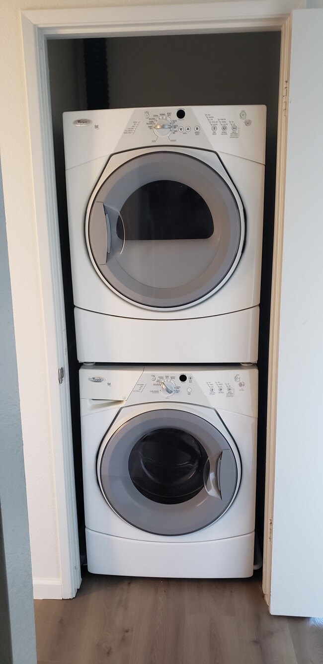 Washer/Dryer - 104 Donoso Plz