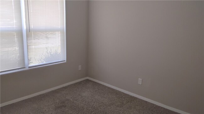 Building Photo - 1701 Forest Dr