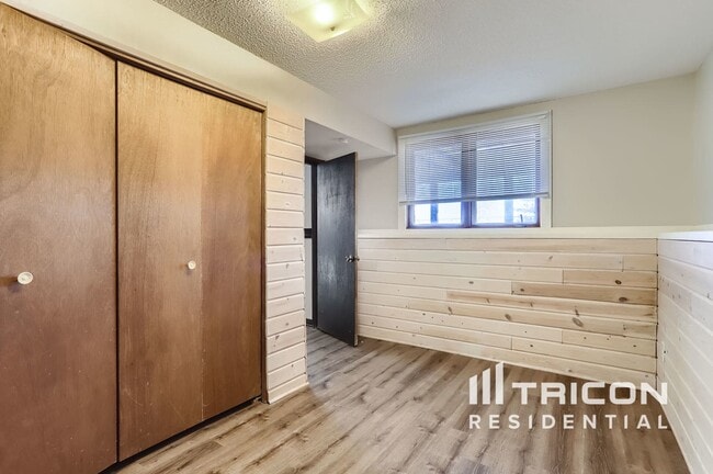 Building Photo - 16691 N Hillcrest Ct