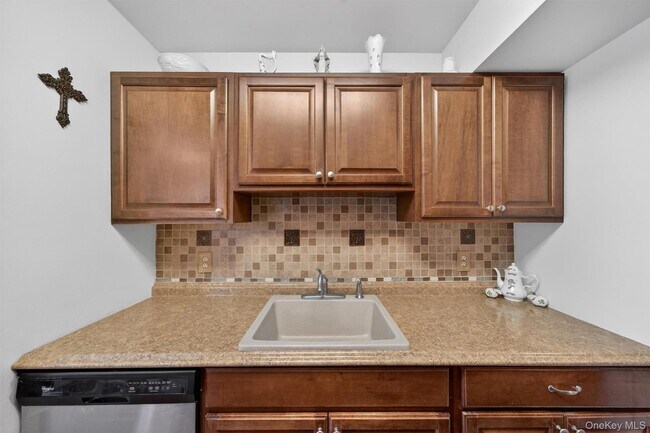 Building Photo - 1208 Whispering Hills Dr
