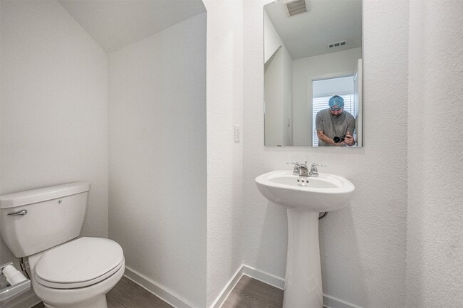 Building Photo - 919 Pertuso Ln