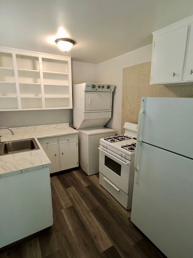 Building Photo - 3415-3417 E Terrace Ave