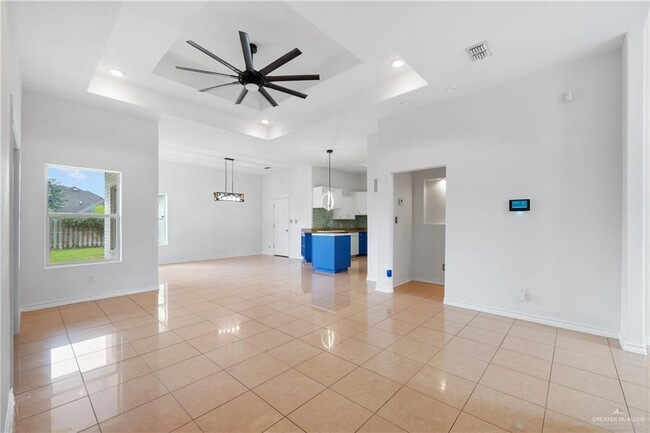 Building Photo - 22 E Beech St