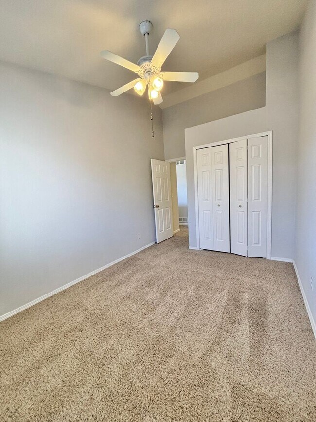 Building Photo - Spacious 3-Bedroom Condo in Prime Golden Location!! Available Now!!