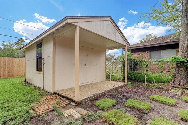 Building Photo - 2606 Hillshire Dr
