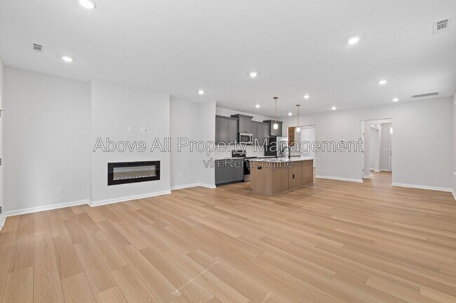 Building Photo - 204 White Oak Gdn Wy