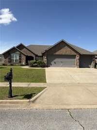 Building Photo - 4490 W Wyoming Dr
