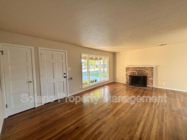 Building Photo - 29 Southwood Dr