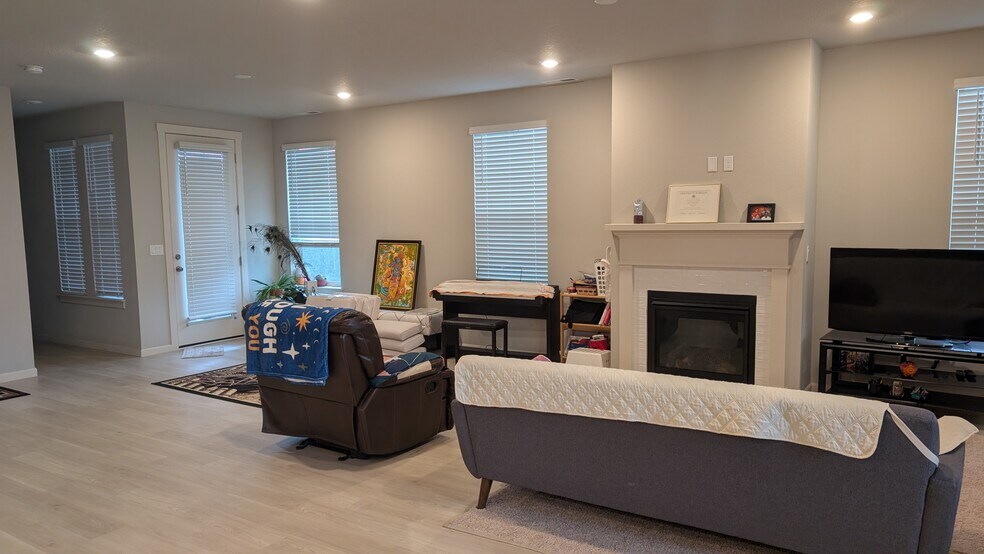 Building Photo - 3923 SE 70th Ave