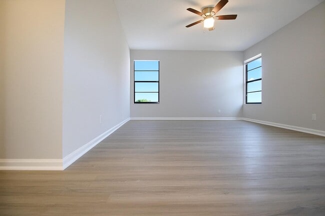 Building Photo - 9204 Roan Ln