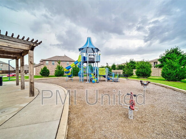 Building Photo - 2321 Larimar Dr