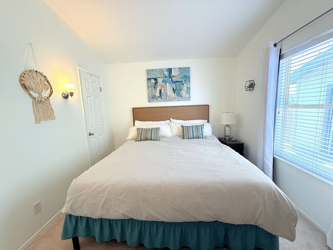 Building Photo - AVAILABLE NOW! 3 Bed / 2 Bath Condo in 55+...