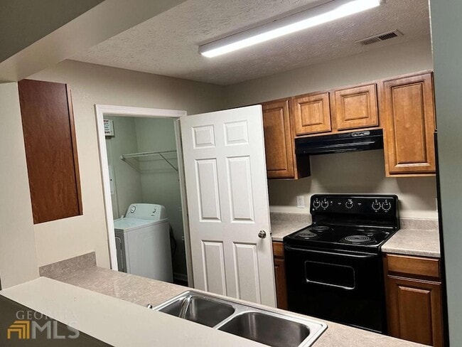 Building Photo - 13101 Fairington Ridge Cir