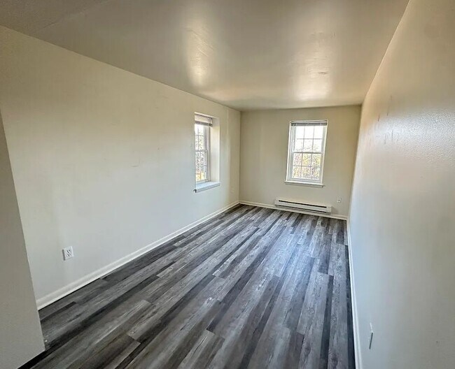 Building Photo - 58 N Front St