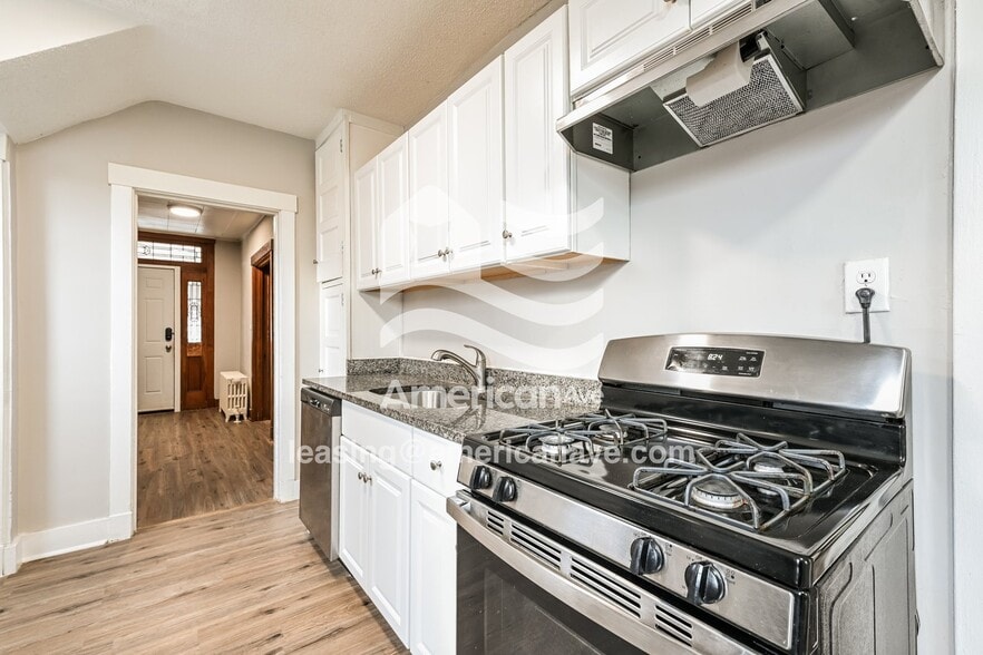 Building Photo - 3013 Pyramid Ave