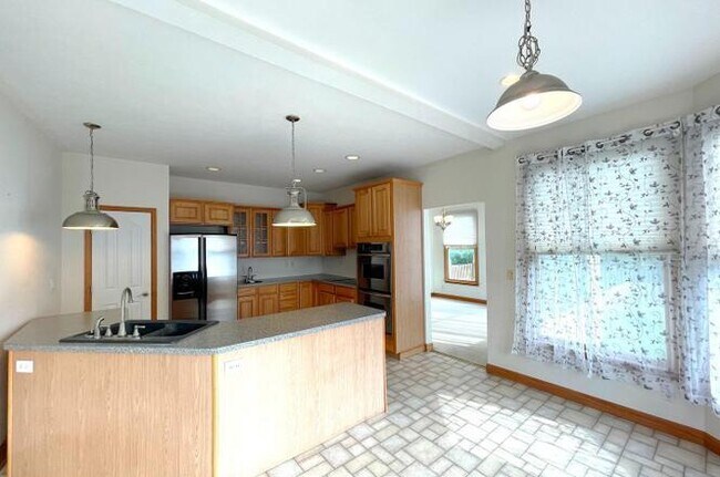 Building Photo - 43737 Sandy Bottom Rd
