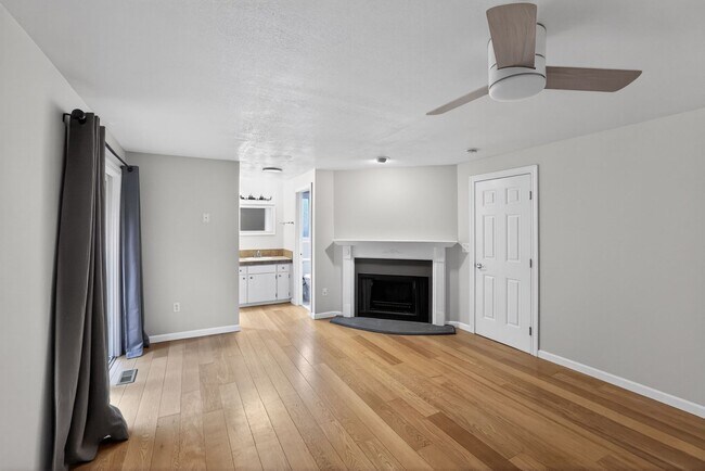 Building Photo - 12055 SW Morlock Ct