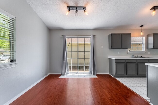 Building Photo - Charming 2-Bed, 2-Bath Rental: Your Cozy R...