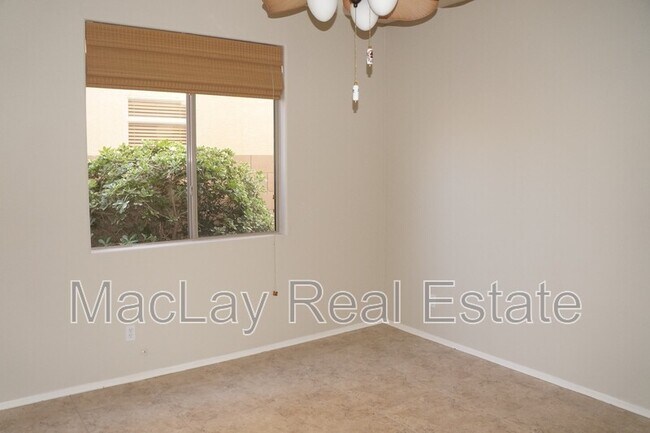 Building Photo - 203 W Cedar Dr
