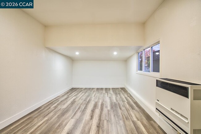 Building Photo - 1351 Eastshore Dr