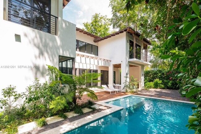 Building Photo - 4760 SW 76th Terrace