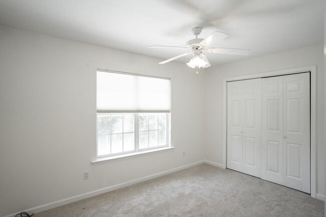 Building Photo - 537 Cedar Rock Dr