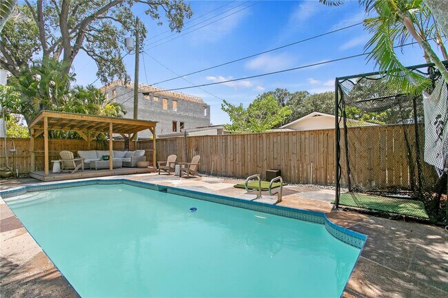 Building Photo - 508 Columbia Dr