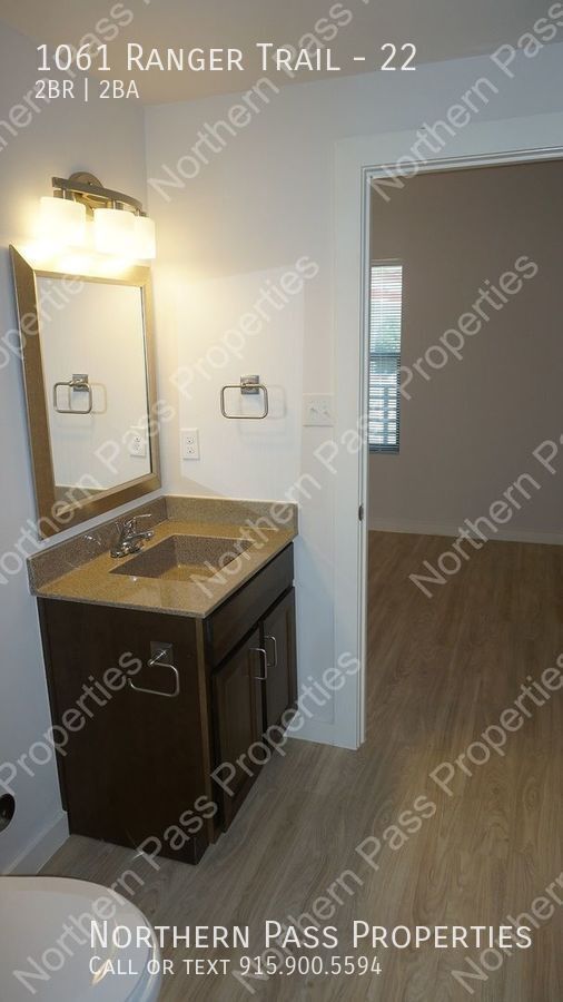 Building Photo - Modern 2 BDR Eastside Apartment! 2 Weeks F...