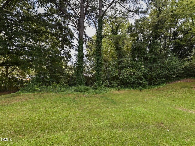 Building Photo - 852 Hadley Rd