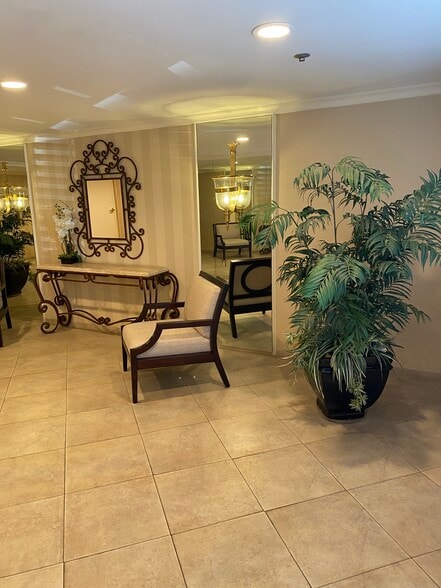 Building Photo - 10650 Holman Ave