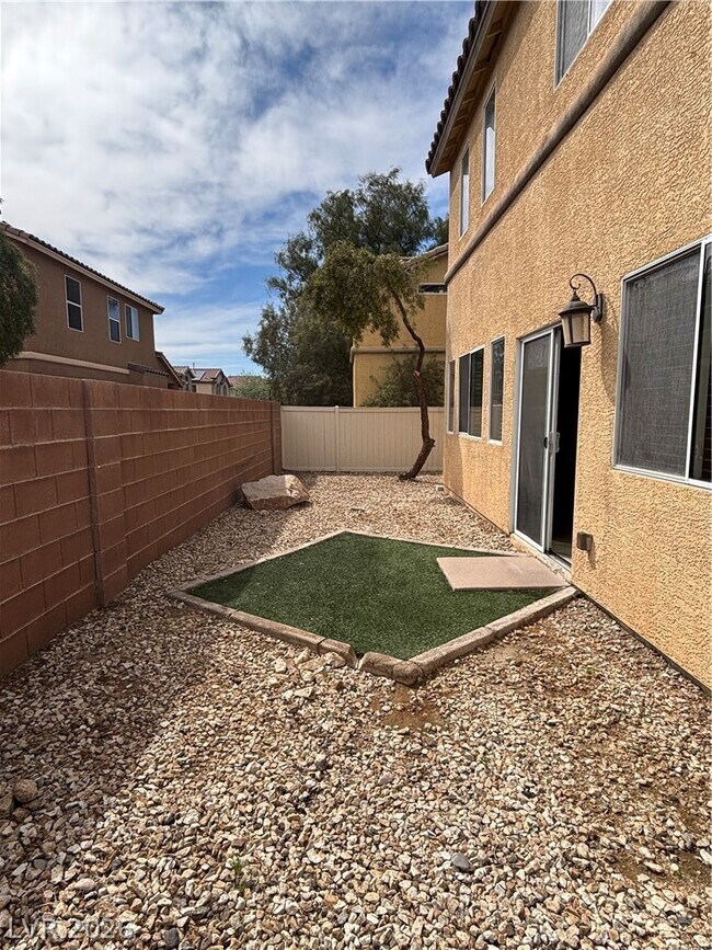 Building Photo - 10392 Lady Angela St