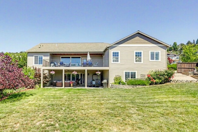 Building Photo - Stunning Luxury Home Coming Soon!