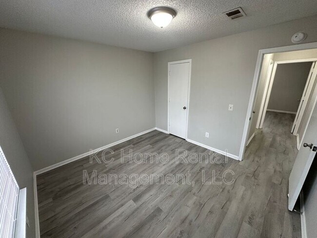 Building Photo - 812 Saddlewood St