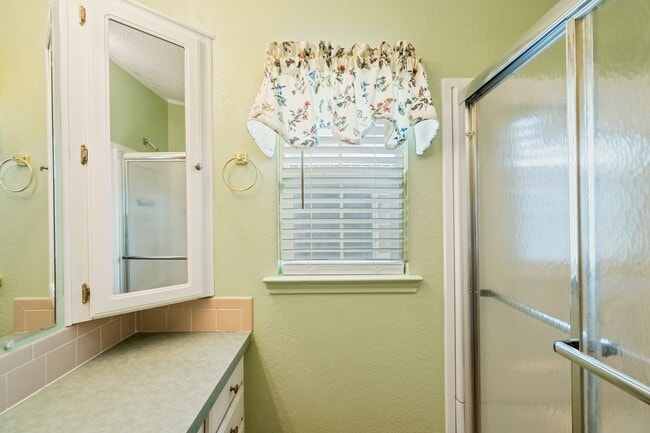 Building Photo - New rental now available in Del Grande!!