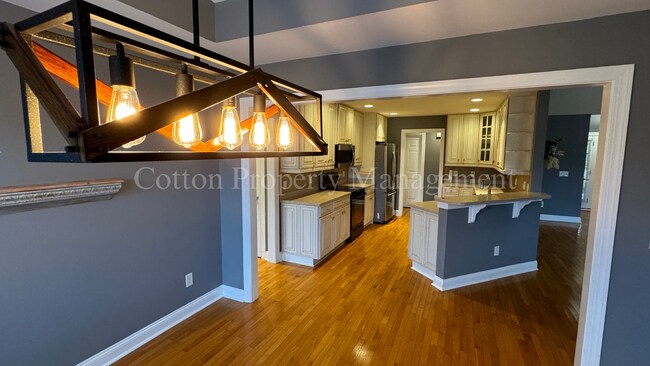 Building Photo - 4BR/3BA Well appointed home in the gated c...