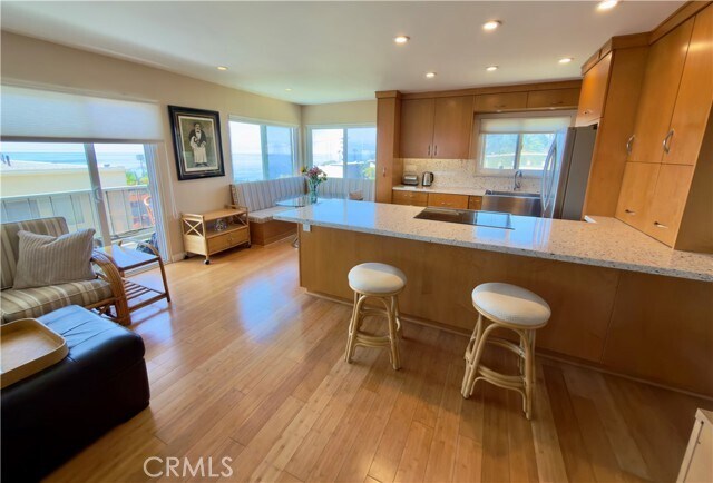 Building Photo - 240 Moss St