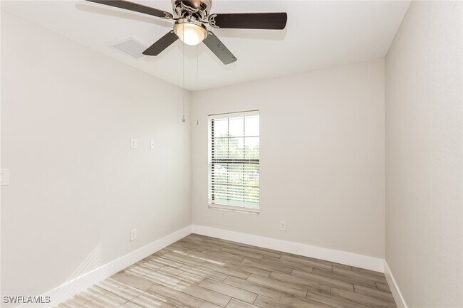 Building Photo - 524 Lone Star Ln