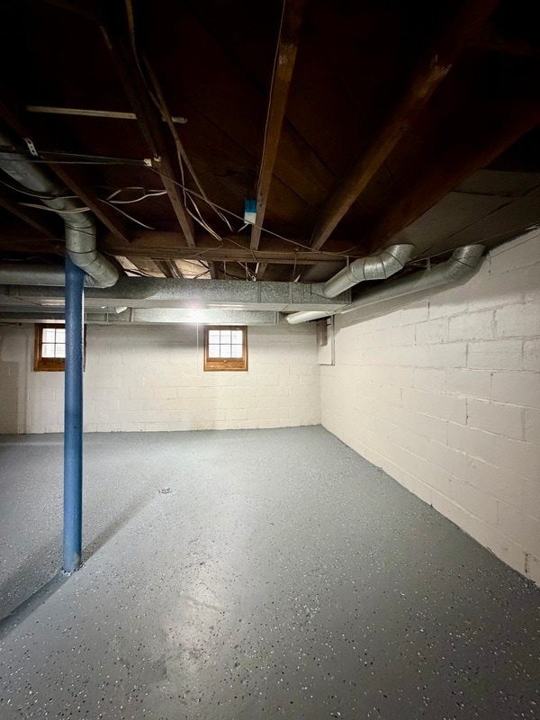 Building Photo - 168 Bondie St