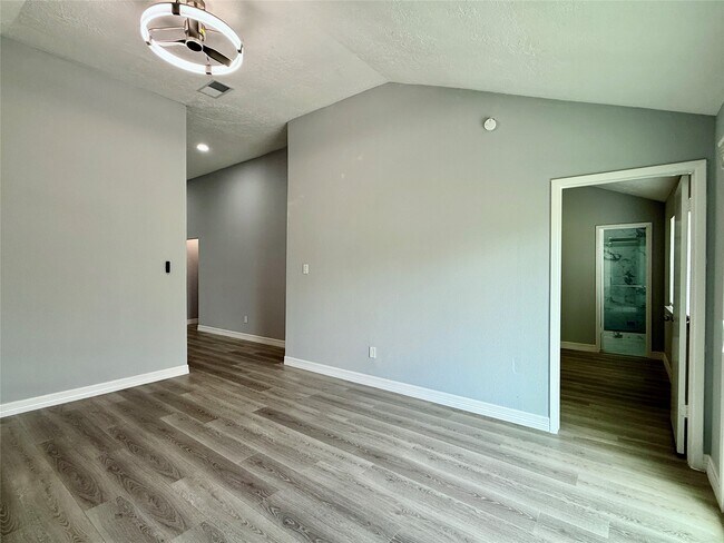 Building Photo - 10722 Sashay Dr