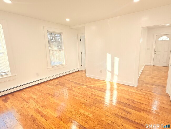 Building Photo - 11 Starr Ave