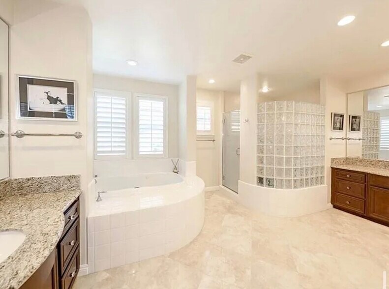 Building Photo - 2531 Costero Magestuoso