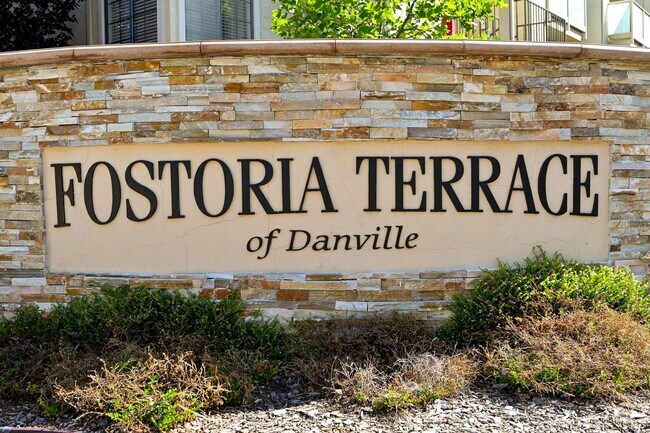 Building Photo - Update and Move-In Ready, 2BD/2BA, End-Unit Upper-Level Condo in Fostoria Terrace- DANVILLE