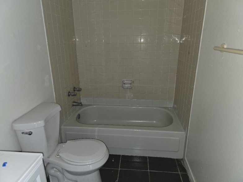 Building Photo - 2512 N Carroll St