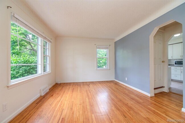 Building Photo - 3224 N Altadena Ave