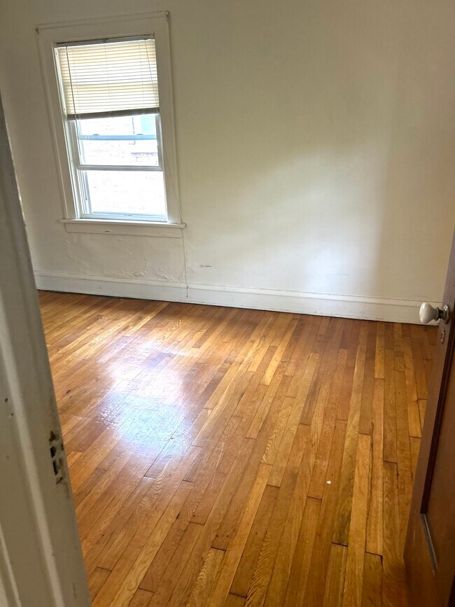 Building Photo - 1242 Hird Ave