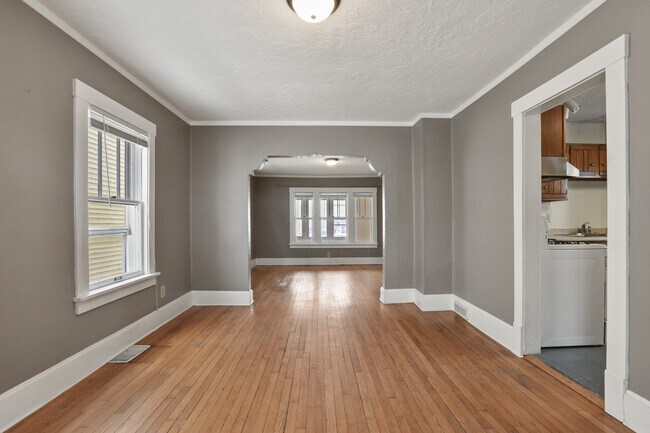 Building Photo - 117 N 1st St